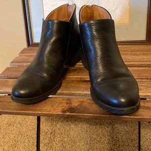 Ladies black bootie boots. Leather upper and sock. Man made balance